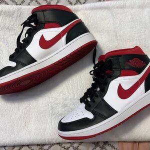 Air Jordan 1 Mid